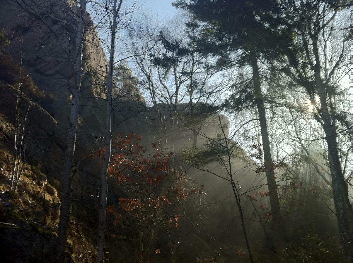 Stuga I Naturskoent Omrade Pa Vaestra Tjoern Saby Exterior foto