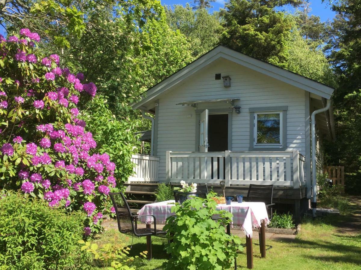 Stuga I Naturskoent Omrade Pa Vaestra Tjoern Saby Exterior foto